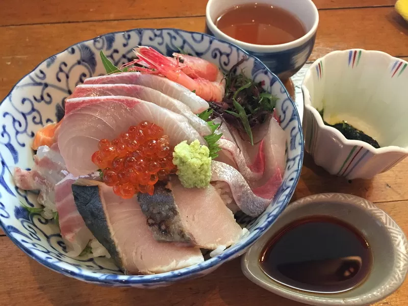 おいしい海鮮丼はどんなお店で食べることができる？