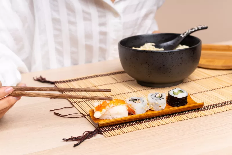 食事中の姿勢を正しくして健康に